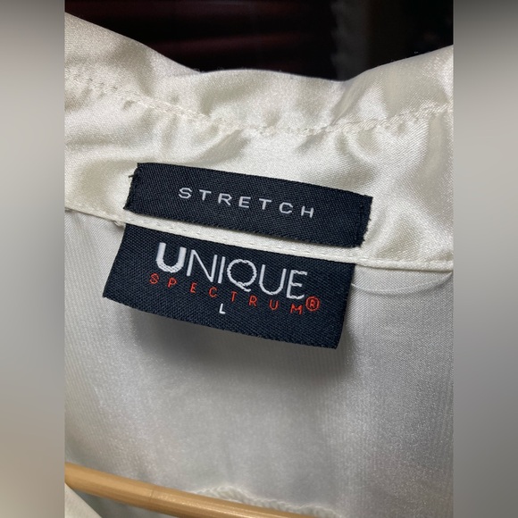 Elegant White Satin Blouse - Picture 5 of 9